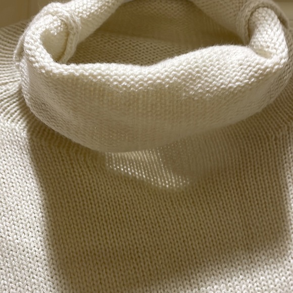 Lole knitted cape (one sz) - Picture 4 of 9